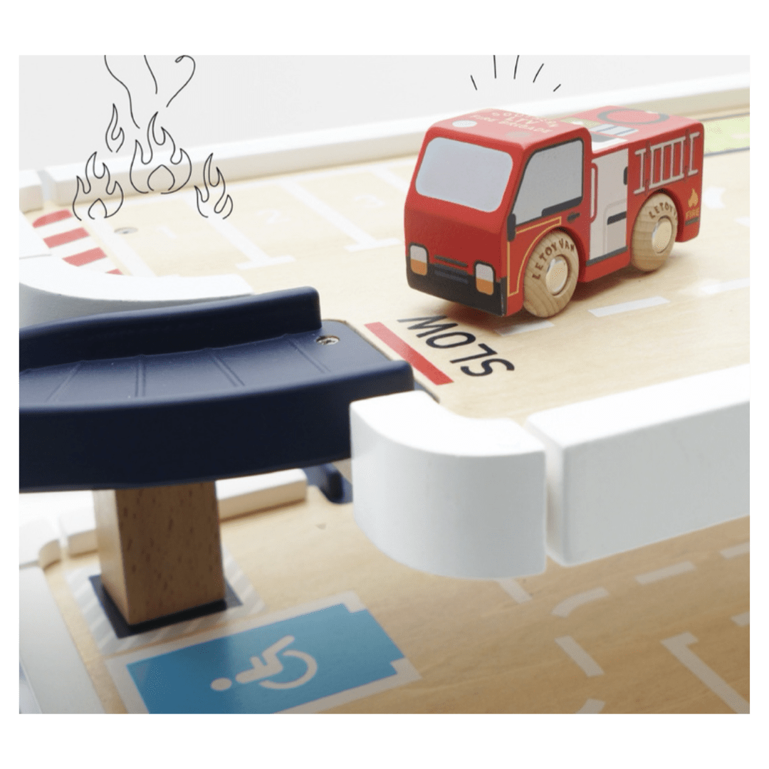 Le Toy Van 3 Plus George's Fire & Rescue Garage